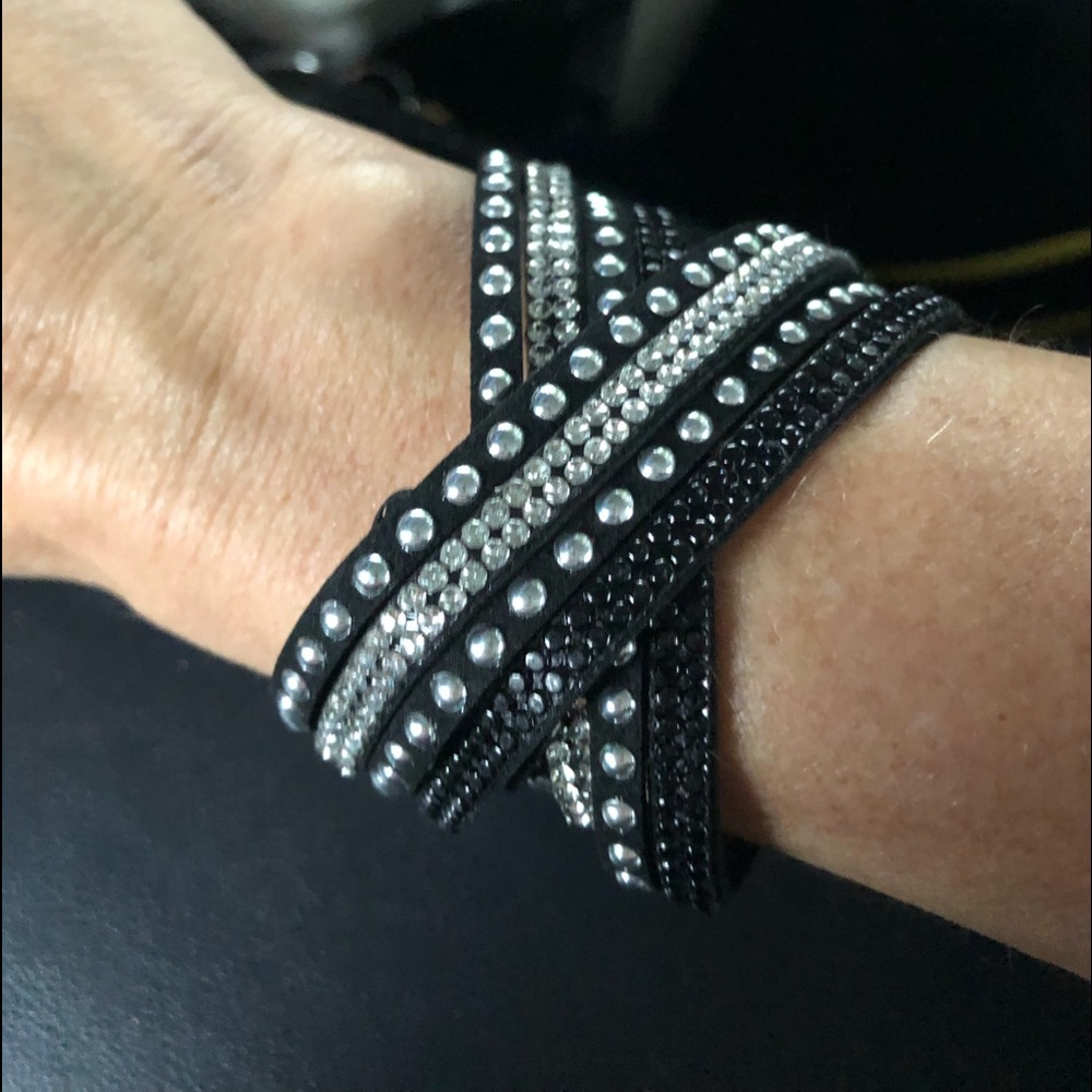 🌹Black w/ silver & stone decor 4 strand bracelet